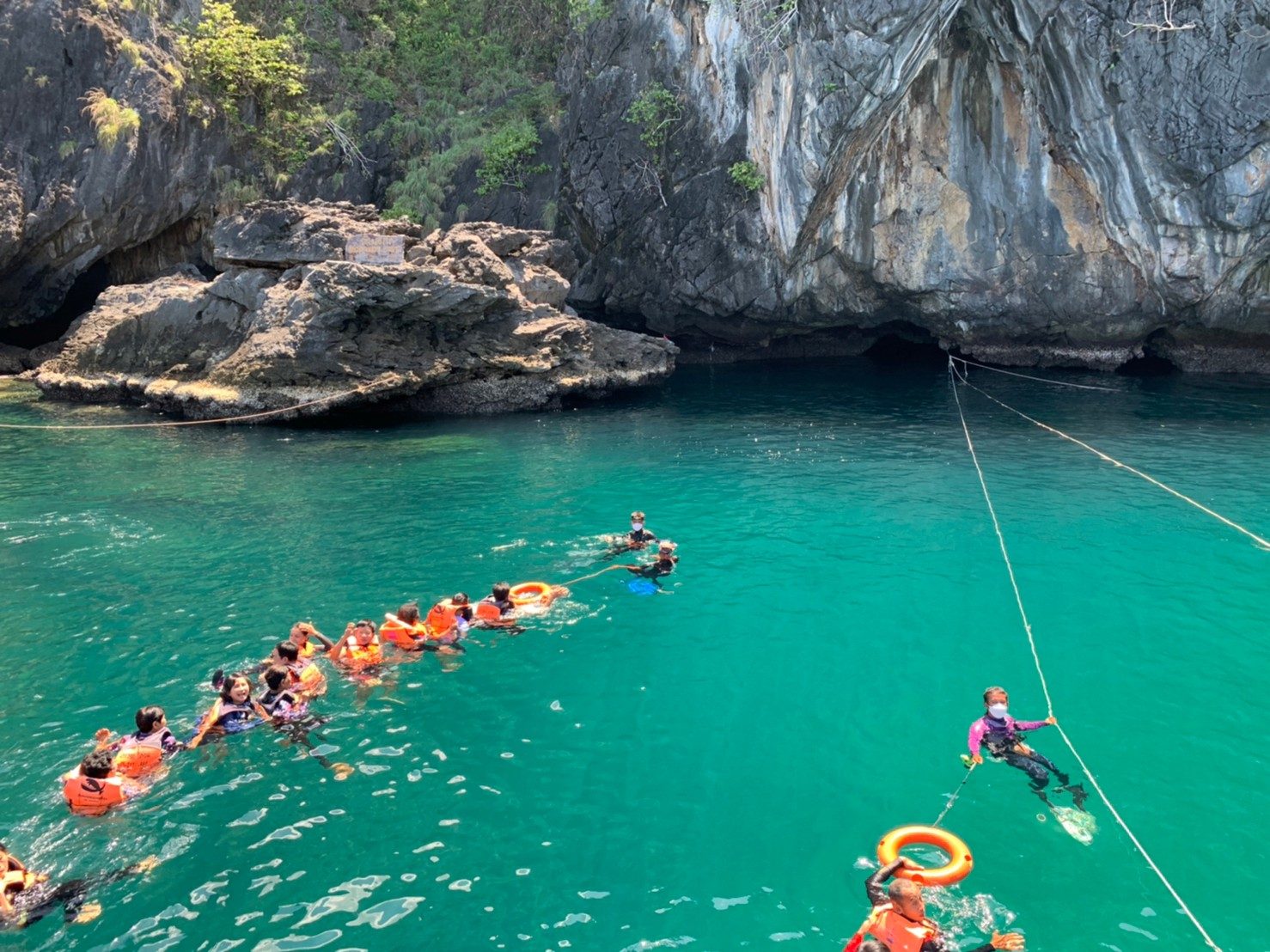 Clear turquoise water at Koh Waen, Trang